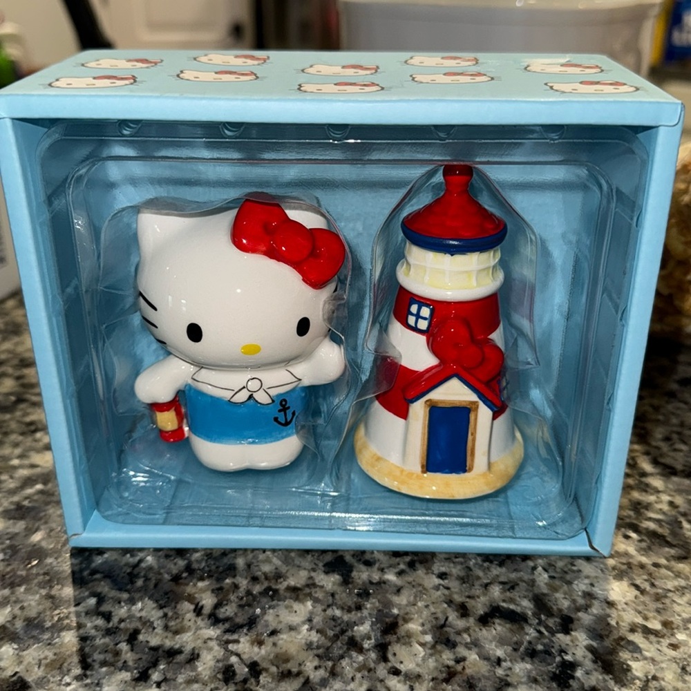 Hello Kitty Salt & Pepper Shakers